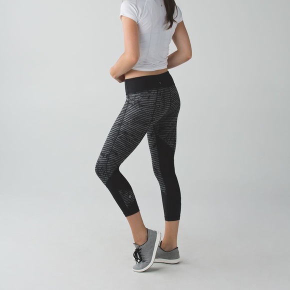 lululemon athletica Pants - Lululemon pace rival crop leggings. VERY RARE!